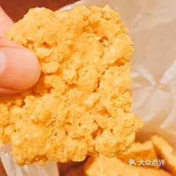 探寻哈尔滨蟹香蛋黄锅巴 上海饮食新宠的真味与民意